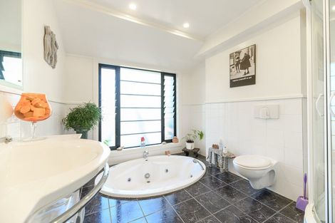 Photo of property in 19 Dudding Avenue, Northcote, Auckland, 0627