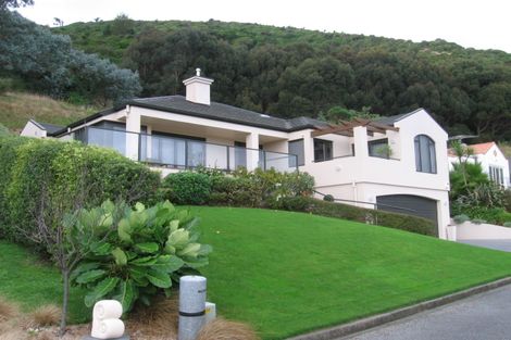 Photo of property in 79 Kakariki Grove, Waikanae, 5036