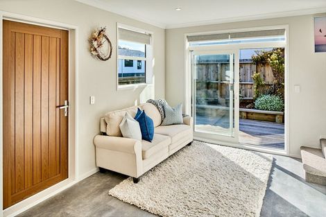 Photo of property in 28b Mana Esplanade, Paremata, Porirua, 5026