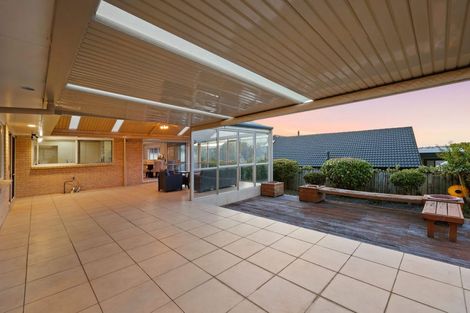 Photo of property in 33 Wiltshire Place, Somerville, Auckland, 2014