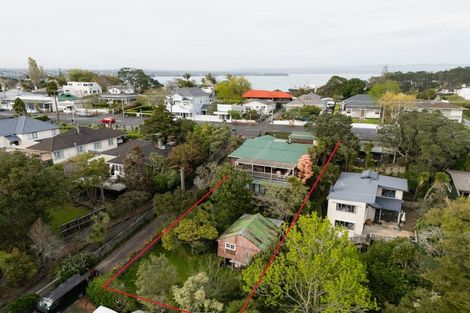 Photo of property in 137 Hinemoa Street, Birkenhead, Auckland, 0626