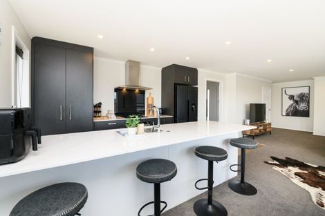 Photo of property in 20 Sardinia Grove, Fitzherbert, Palmerston North, 4410