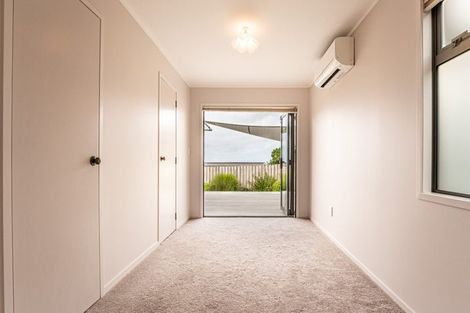 Photo of property in 1/272 Whangaparaoa Road, Red Beach, 0932