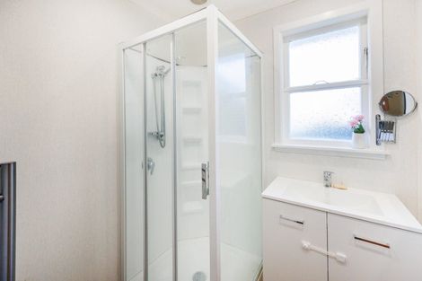 Photo of property in 2 Oban Place, Awapuni, Palmerston North, 4412