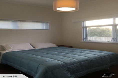 Photo of property in 63a Kiwi Esplanade, Mangere Bridge, Auckland, 2022