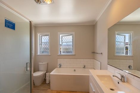 Photo of property in 62 Napier Road, Havelock North, 4130