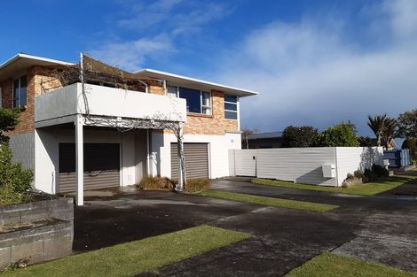 Photo of property in 44 Nevada Drive, Merrilands, New Plymouth, 4312