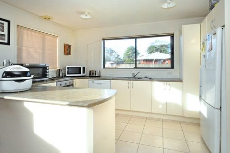 Photo of property in 19 Aitkenhead Court, Parakai, 0830