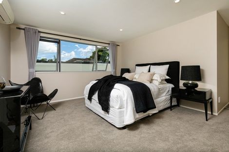 Photo of property in 144 East Coast Road, Forrest Hill, Auckland, 0620