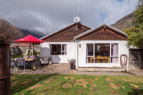 Photo of property in 35-35a Remarkables Crescent, Frankton, Queenstown, 9300