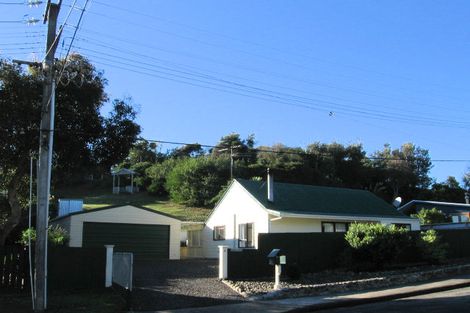 Photo of property in 3 Flaxmere Street, Waikanae Beach, Waikanae, 5036