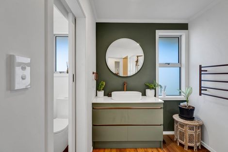 Photo of property in 44 Wairau Road, Oakura, 4314