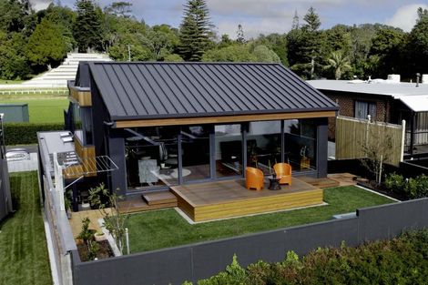 Photo of property in 15 Fillis Street, New Plymouth, 4310