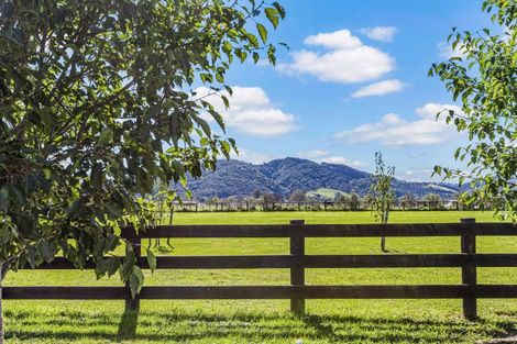 Photo of property in 1 Rossbern Lane, Clevedon, 2585