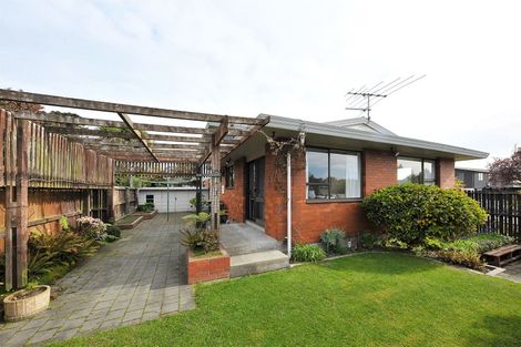 Photo of property in 2/2 Kingham Place, Avonhead, Christchurch, 8042