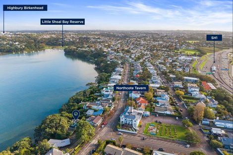 Photo of property in 36 Queen Street, Northcote Point, Auckland, 0627