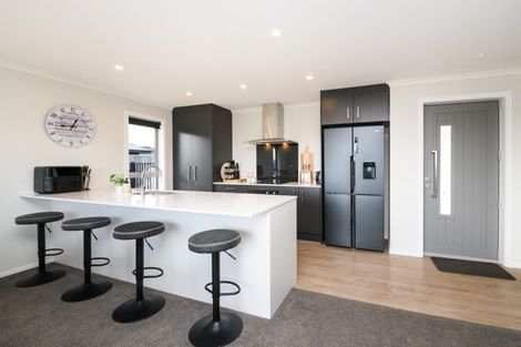 Photo of property in 20 Sardinia Grove, Fitzherbert, Palmerston North, 4410