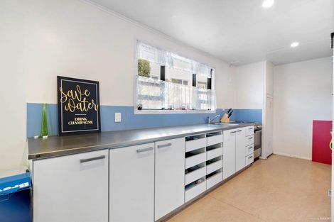Photo of property in 8 Vickers Crescent, Mangere, Auckland, 2022
