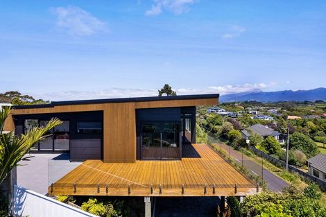 Photo of property in 41 Veale Road, Frankleigh Park, New Plymouth, 4371