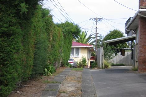 Photo of property in 27 Fairclough Road, Beach Haven, Auckland, 0626