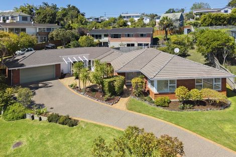 Photo of property in 15 Pickwick Parade, Mellons Bay, Auckland, 2014