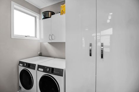 Photo of property in 10 Karaka Street, Inglewood, 4330