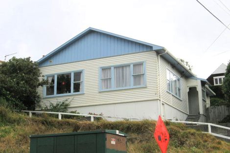 Photo of property in 2 Waikato Street, Island Bay, Wellington, 6023