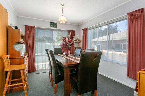 Photo of property in 321 Shakespeare Street, Leamington, Cambridge, 3432