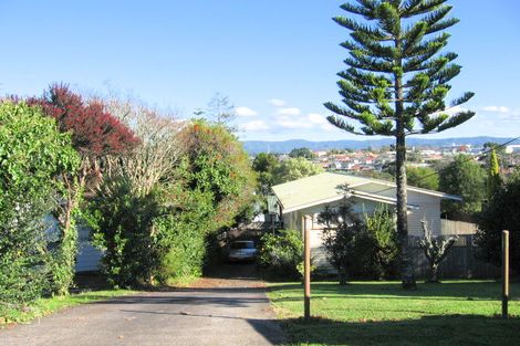 Photo of property in 17 Castaing Crescent, Te Atatu South, Auckland, 0610