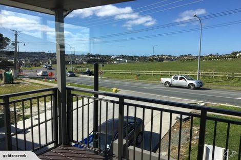 Photo of property in 16 Peony Mews, Oteha, Auckland, 0632