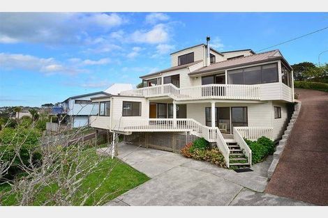 Photo of property in 28 Wade River Road, Stanmore Bay, Whangaparaoa, 0932