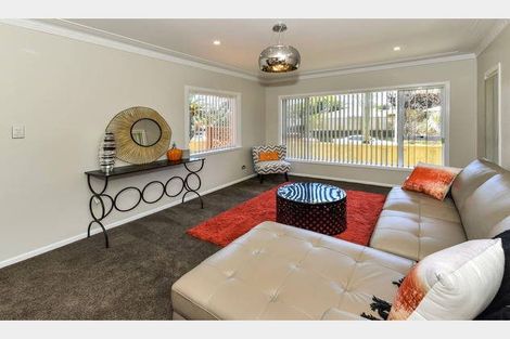 Photo of property in 1 Royal Arch Place, Rosehill, Papakura, 2113