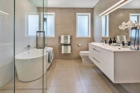 Photo of property in 17 Advene Road, Cockle Bay, Auckland, 2014