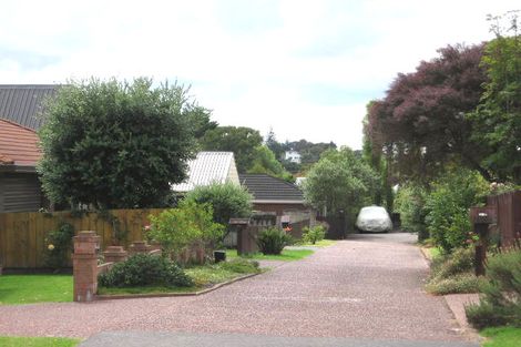 Photo of property in 32 Taupiko Place, Green Bay, Auckland, 0604