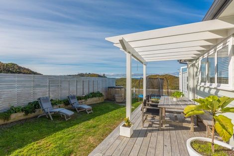 Photo of property in 31 Grumman Lane, Newlands, Wellington, 6037