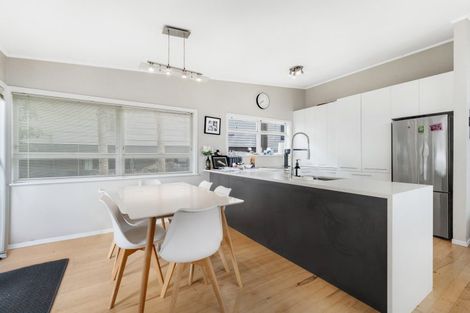 Photo of property in 11 Swan Crescent, Pakuranga, Auckland, 2010