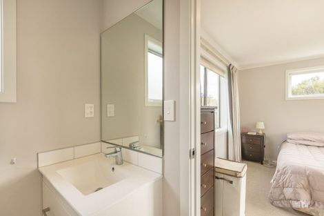 Photo of property in 23 Mahia Lane, Waikanae, 5036