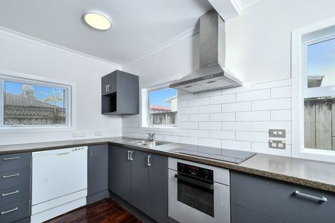 Photo of property in 1 River Road, Te Atatu Peninsula, Auckland, 0610