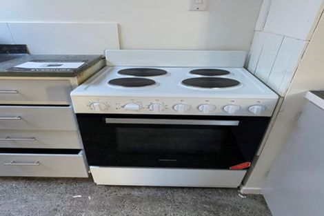 Photo of property in 1/2 Coniston Avenue, Te Atatu South, Auckland, 0610