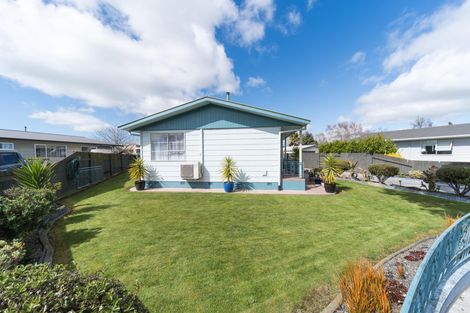 Photo of property in 8 Forbes Place, Kelvin Grove, Palmerston North, 4414