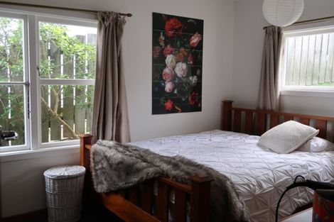 Photo of property in 70 Northland Road, Northland, Wellington, 6012