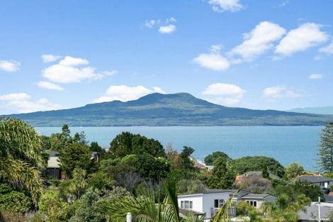 Photo of property in 61 Lyons Avenue, Murrays Bay, Auckland, 0630