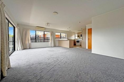 Photo of property in 1/12 Shakespeare Road, Milford, Auckland, 0620