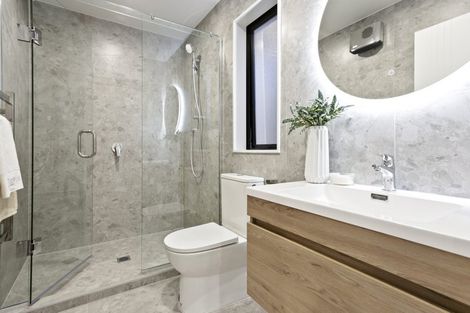 Photo of property in 1e Valron Road, Te Atatu South, Auckland, 0602