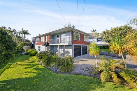 Photo of property in 5 Liston Crescent, Cockle Bay, Auckland, 2014