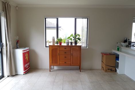 Photo of property in 2 Graham Collins Drive, Windsor Park, Auckland, 0632