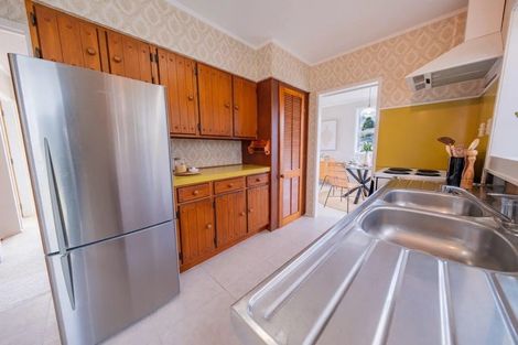 Photo of property in 18 Blakeborough Drive, Forrest Hill, Auckland, 0620