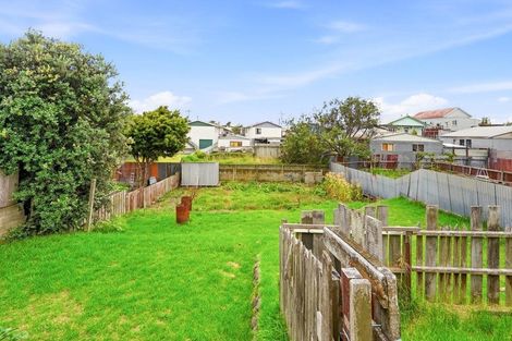 Photo of property in 23 Ruapehu Street, Castlecliff, Whanganui, 4501