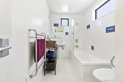 Photo of property in 28a Lyall Parade, Lyall Bay, Wellington, 6022