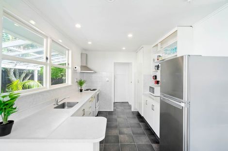 Photo of property in 1/8 Ludlow Terrace, Totara Vale, Auckland, 0627
